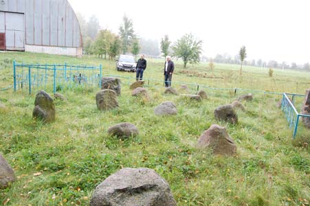 Еврейское кладбище на территории сельскохозяйственного лицея.