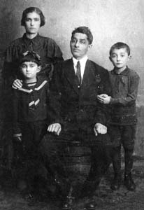 Aron Mekler with wife Golda and children.