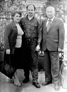 Semen Feigelman with wife and son. Photo taken in 1989.