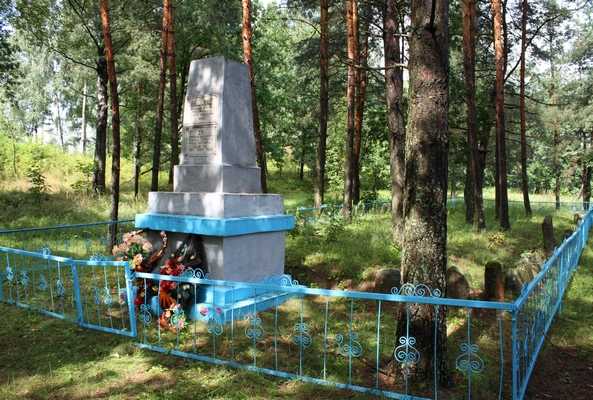 Верхнедвинск. Памятник на месте расстрела узников гетто.