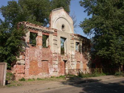 Останки здания синагоги на Большой Ильинской улице.
