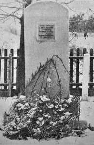 Памятник на месте расстрела.