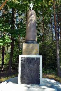 Памятник на месте захоронения жителей Логойска, уничтоженых фашистами.