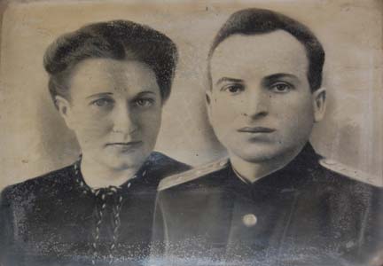 Mikhail Kaznelson with his wife Anna Ivanovna Karpenok.