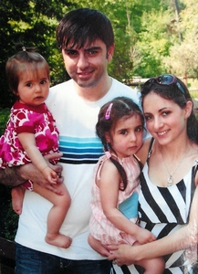 Внук Раисы Голант Евгений с женой и дочерьми – Даной и Лизой.