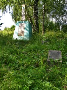 Memorial at the old Jewish cemetery in Shklov (Ryzhkovichi) at the re-burial site of the Jews from Shklov.